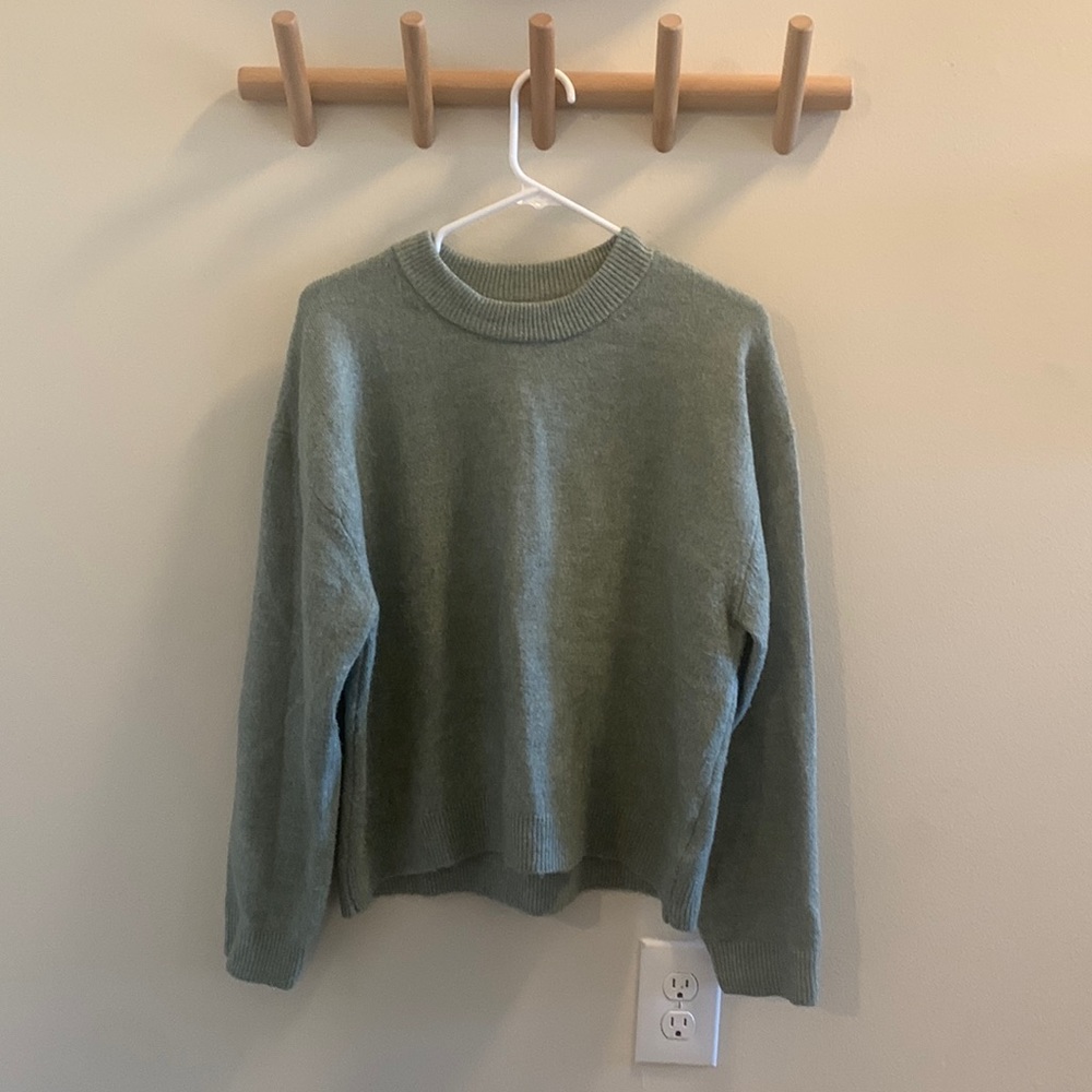 H&M green sweater